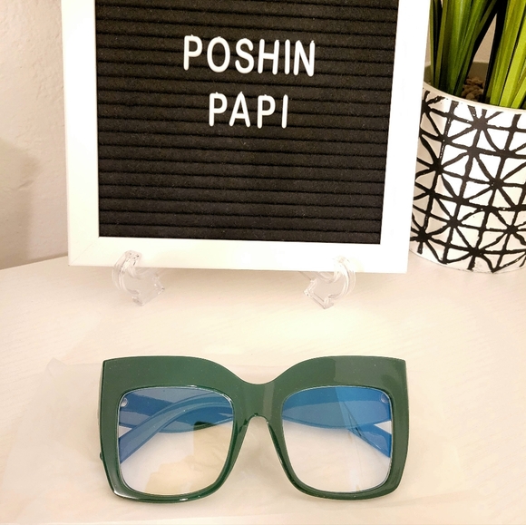 Accessories - Stylish Green Sunglasses
